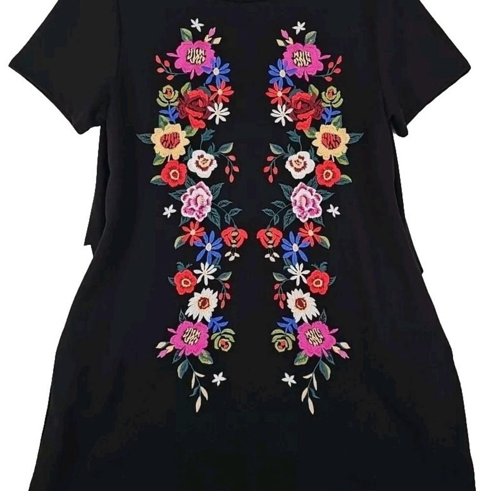 UMGEE Black Embroidered Floral Short Sleeve Mini Dress with Pockets - Small
